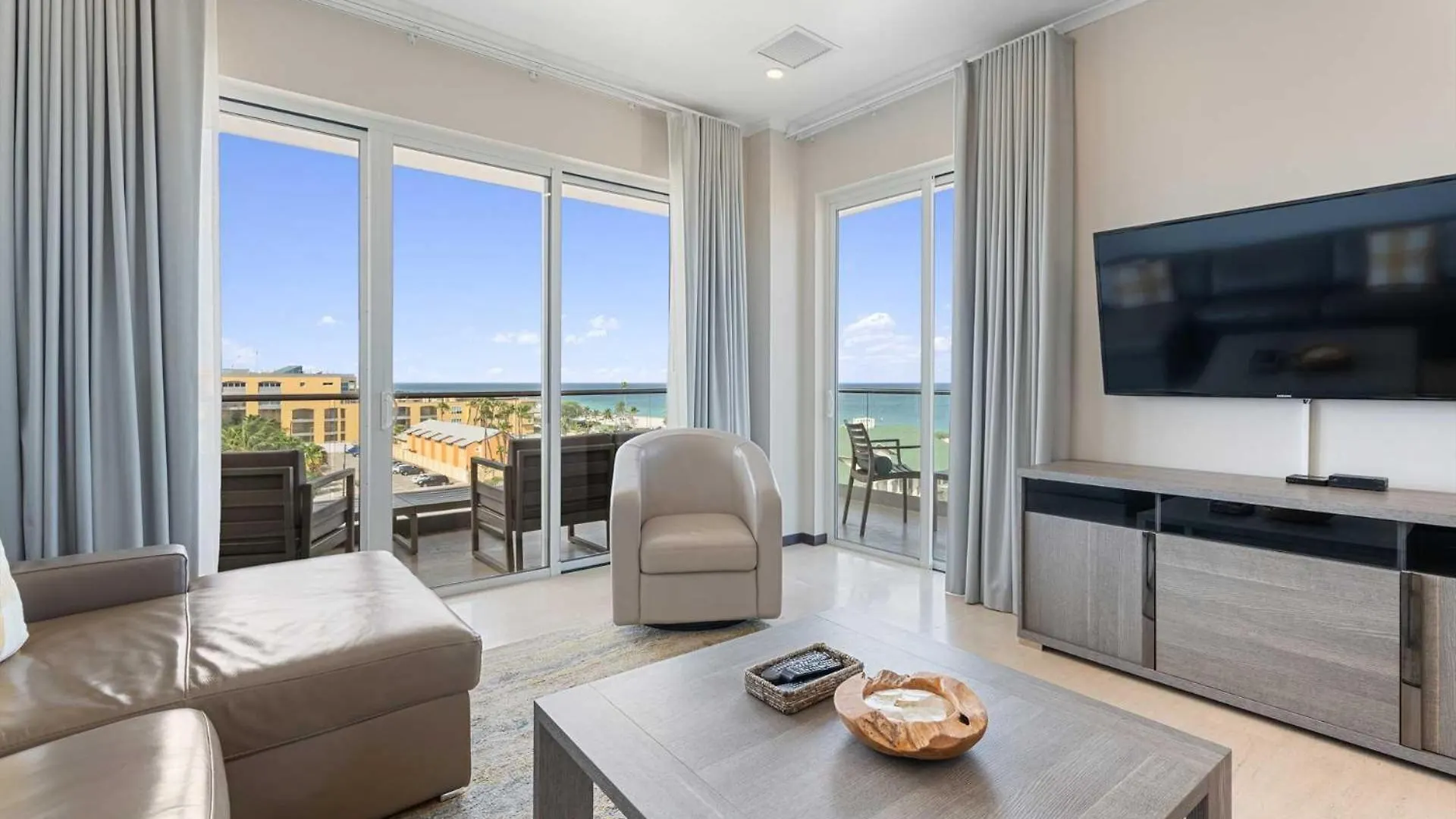 Beach View - Royal Beach View 2Br Condo - Lv509 Palm Beach Holiday home